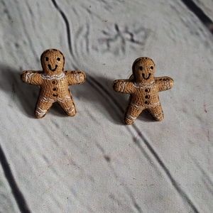 CHRISTMAS GINGERBREAD MAN B/L STUD EARRINGS